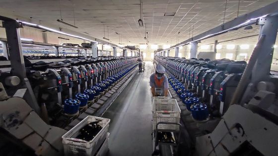 Alta Eficiência AAgrade 100% Poliéster NE21/1 Anel Spun Filamento para tricô Especial Preto